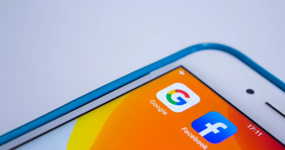 Facebook vs Google: Em qual deve investir?